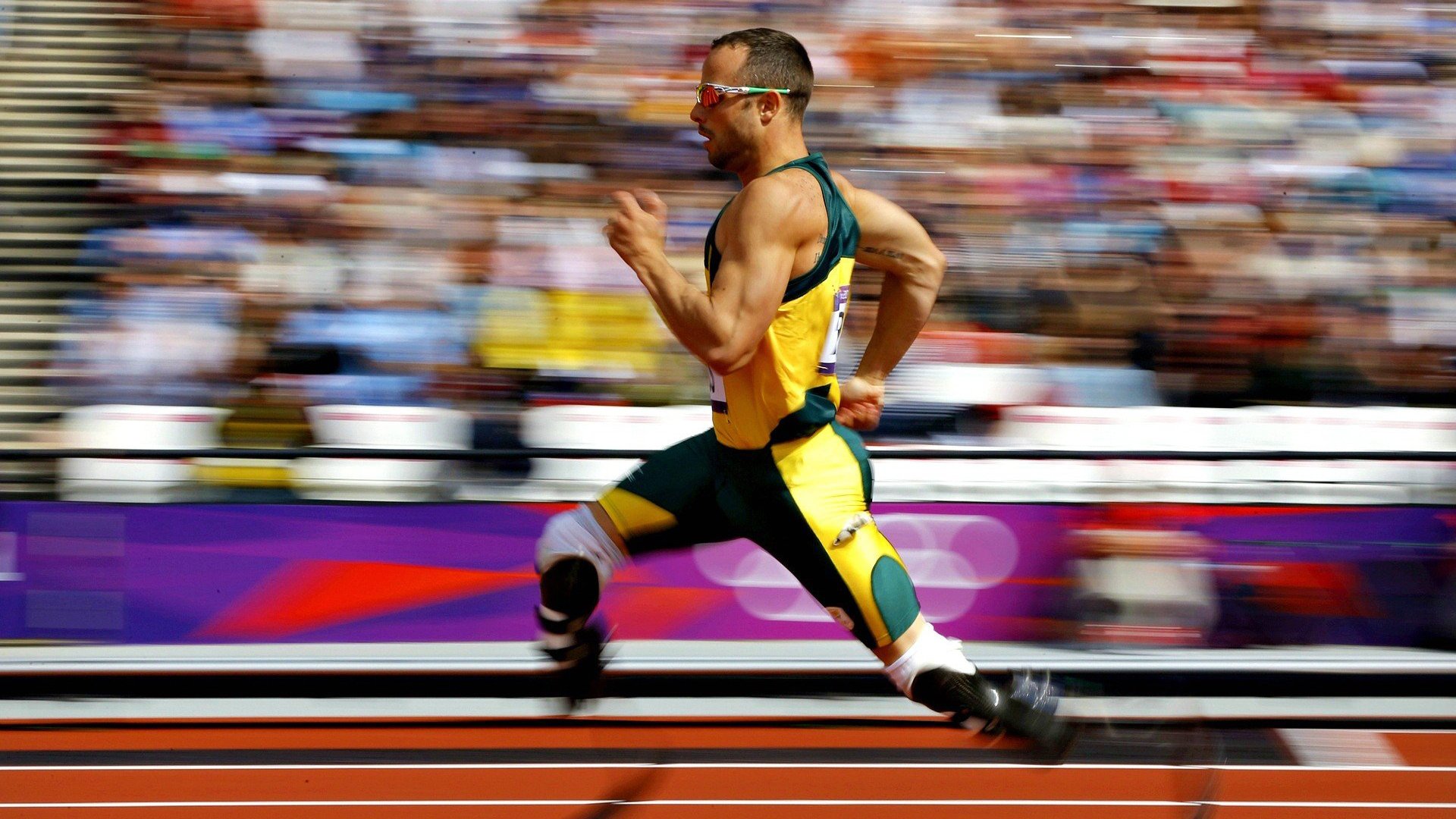 绿军球员全力以赴，为球队取得胜利贡献力量，绿军球星