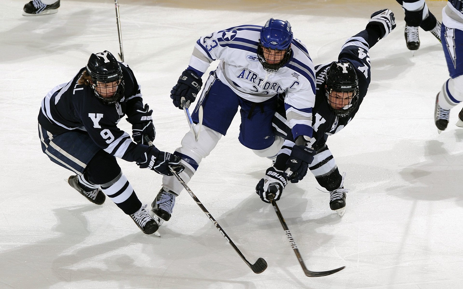 跨界合作推动足球产业多元发展新态势,市场空间无限,足球跨球视频
